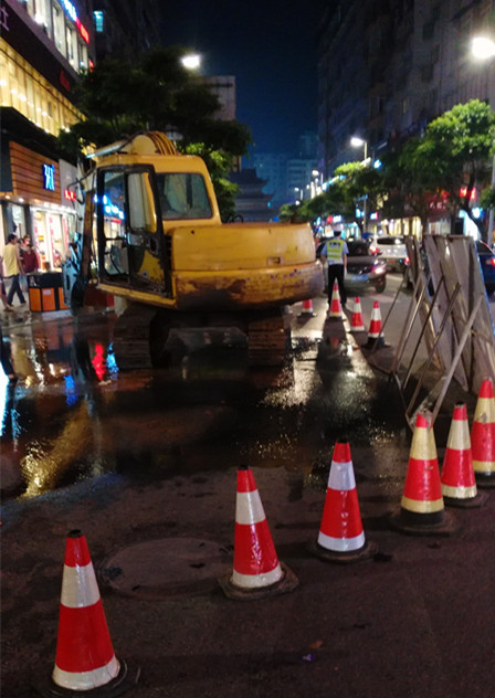 无惧风雨抢修复  多方协助保供水