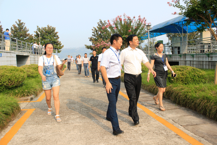 宜宾市市长杜紫平到清源水务集团考察调研